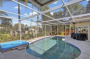 402 Village Dr, Tarpon Springs, FL 34689 - Photo 3