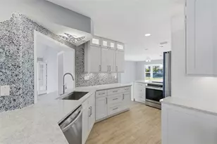 11145 4th St E, Treasure Island, FL 33706 - Photo 17