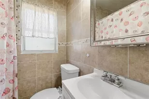 1715 W Overpar Dr, Tampa, FL 33612 - Photo 37