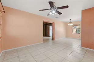 1715 W Overpar Dr, Tampa, FL 33612 - Photo 9