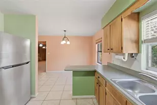 1715 W Overpar Dr, Tampa, FL 33612 - Photo 23