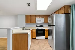 8704 Liberty Pl, Tampa, FL 33615 - Photo 9