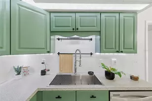 821 Pine St, Tarpon Springs, FL 34689 - Photo 21