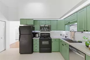 821 Pine St, Tarpon Springs, FL 34689 - Photo 17