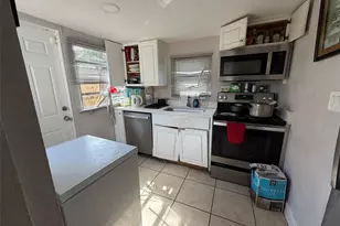 4710 80th St N, Saint Petersburg, FL 33709 - Photo 9