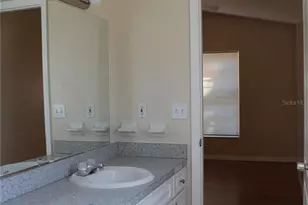 8713 N Tangerine Pl, Tampa, FL 33617 - Photo 15