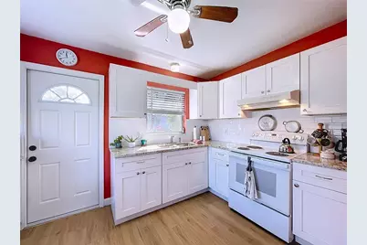 4042 Arkansas Avenue NE, Saint Petersburg, FL 33703 - Photo 5