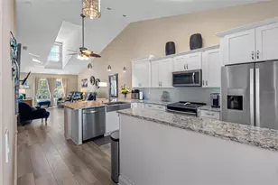 193 Sun Isle Cir, Treasure Island, FL 33706 - Photo 7