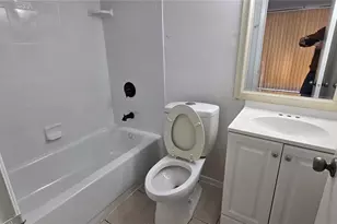 7017 Waterside Dr, Tampa, FL 33617 - Photo 5