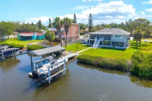 644 Bayshore Dr, Tarpon Springs, FL 34689 - Photo 5