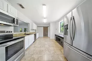 1004 Oakland Heights Ave, Plant City, FL 33563 - Photo 17