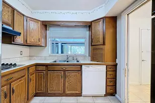 1002 Bay Breeze Terrace, Largo, FL 33770 - Photo 13
