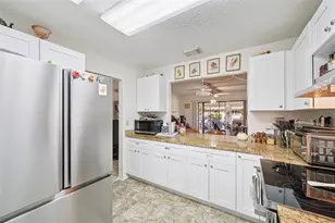 1633 Bentwood Dr, Sun City Center, FL 33573 - Photo 7