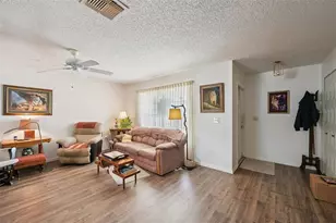 1633 Bentwood Dr, Sun City Center, FL 33573 - Photo 5