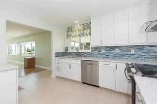 319 Brockfield Dr, Sun City Center, FL 33573 - Photo 9