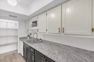 4405 Vieux Carre Cir, Tampa, FL 33613 - Photo 13