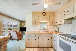 37812 Valencia Ave, Zephyrhills, FL 33541 - Photo 9