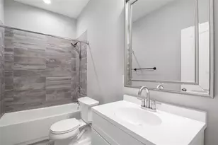 260 SW Lincoln Cir N, Saint Petersburg, FL 33703 - Photo 13