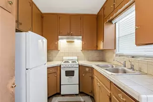 1014 E Okaloosa Ave, Tampa, FL 33604 - Photo 9