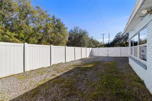 2018 E Broad St, Tampa, FL 33610 - Photo 33