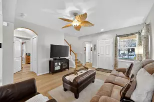 12637 Belcroft Dr, Riverview, FL 33579 - Photo 9