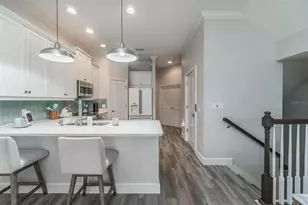 3162 Moorings Dr, Saint Petersburg, FL 33712 - Photo 5