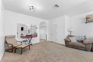 1919 Greenwood Valley Dr, Plant City, FL 33563 - Photo 7