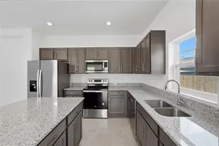 3033 54th Ave N, Saint Petersburg, FL 33714 - Photo 13
