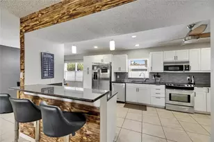 4710 Travertine Dr, Tampa, FL 33615 - Photo 9