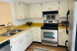 2033 Hawkhurst Cir, Sun City Center, FL 33573 - Photo 7