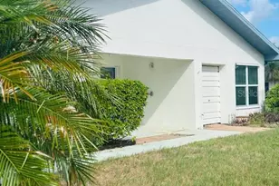 2033 Hawkhurst Cir, Sun City Center, FL 33573 - Photo 7
