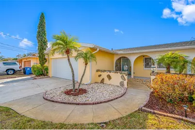 1822 Winchester Road N, Saint Petersburg, FL 33710 - Photo 3