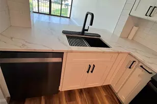 2424 W Tampa Bay Blvd, Tampa, FL 33607 - Photo 15