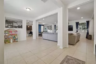2604 Valley Sunset Ln, Valrico, FL 33594 - Photo 9
