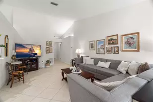 1731 Capri Ln, Tarpon Springs, FL 34689 - Photo 5