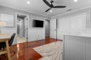 10402 Oakbrook Dr, Tampa, FL 33618 - Photo 63