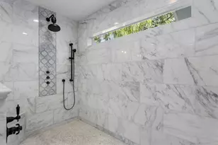 10402 Oakbrook Dr, Tampa, FL 33618 - Photo 59