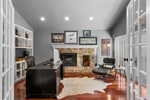 10402 Oakbrook Dr, Tampa, FL 33618 - Photo 47