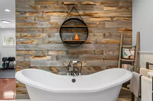 10402 Oakbrook Dr, Tampa, FL 33618 - Photo 61