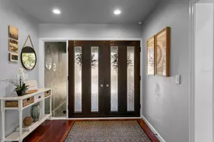 10402 Oakbrook Dr, Tampa, FL 33618 - Photo 17