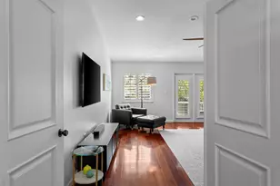 10402 Oakbrook Dr, Tampa, FL 33618 - Photo 47