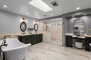 10402 Oakbrook Dr, Tampa, FL 33618 - Photo 59