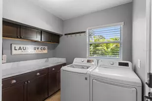 10402 Oakbrook Dr, Tampa, FL 33618 - Photo 37