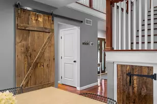 10402 Oakbrook Dr, Tampa, FL 33618 - Photo 23