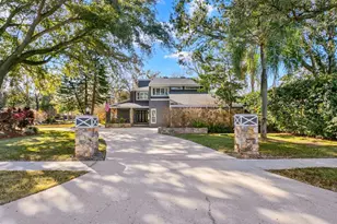 10402 Oakbrook Dr, Tampa, FL 33618 - Photo 7