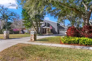 10402 Oakbrook Dr, Tampa, FL 33618 - Photo 13