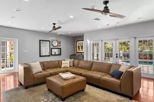 10402 Oakbrook Dr, Tampa, FL 33618 - Photo 25