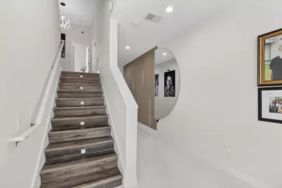 520 Villa Treviso Court, Apollo Beach, FL 33572 - Photo 9