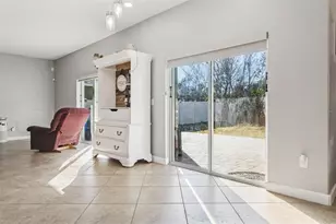 11508 Mansfield Point Dr, Riverview, FL 33569 - Photo 7