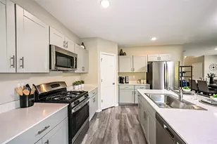 36671 Sagemoor Dr, Zephyrhills, FL 33541 - Photo 5